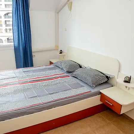 Joy In Top Center With Parking Apartment